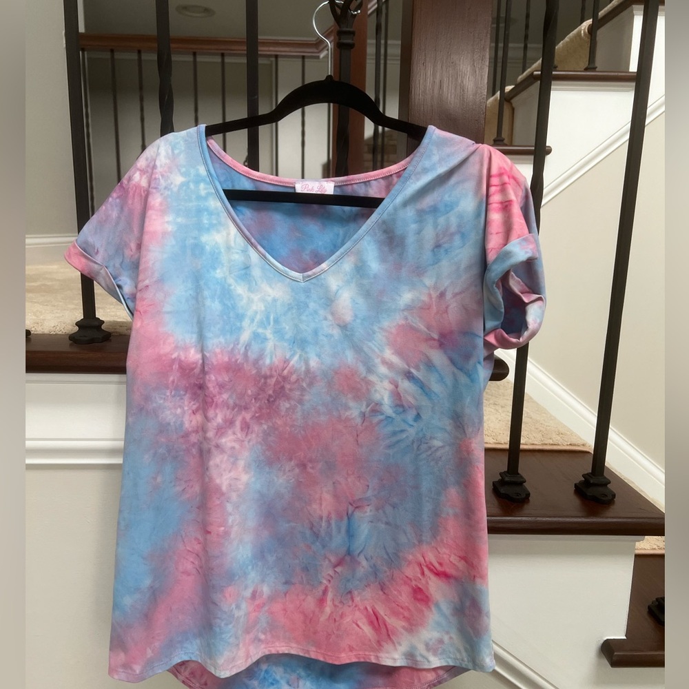 Pink lily tie dye tee